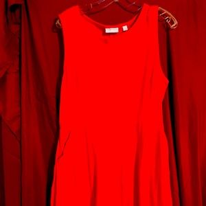 Sleeveless dress with pockets